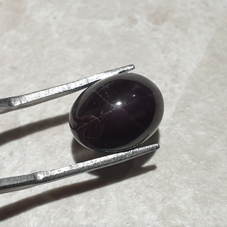 Granat gwiaździsty kaboszon 13x10 mm nr 284