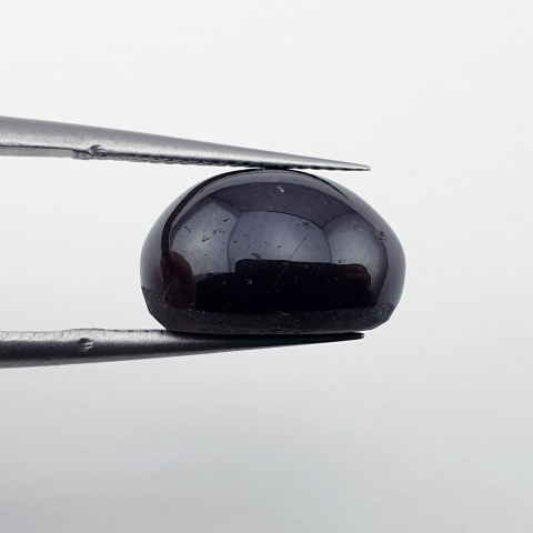 Granat gwiaździsty kaboszon 13x10 mm nr 284