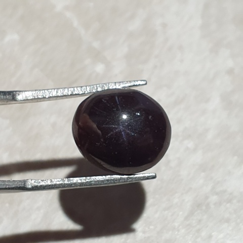 Granat gwiaździsty kaboszon 13x11 mm nr 137