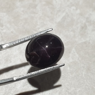 Granat gwiaździsty kaboszon 13x11 mm nr 239