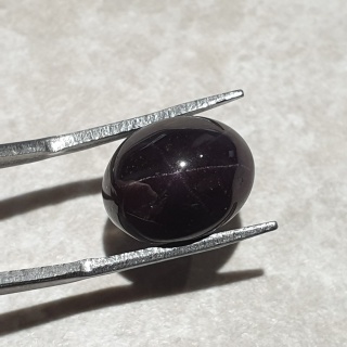 Granat gwiaździsty kaboszon 13x11 mm nr 296