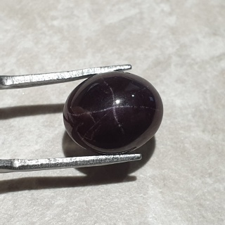 Granat gwiaździsty kaboszon 13x11 mm nr 301