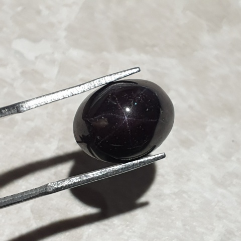 Granat gwiaździsty kaboszon 14x11 mm nr 184