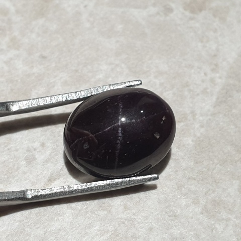 Granat gwiaździsty kaboszon 14x11 mm nr 286