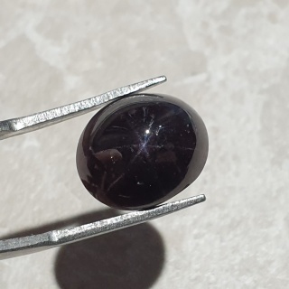 Granat gwiaździsty kaboszon 14x12 mm nr 135