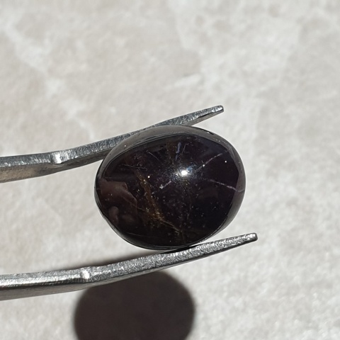 Granat gwiaździsty kaboszon 14x12 mm nr 136