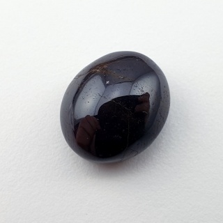 Granat gwiaździsty kaboszon 14x12 mm nr 136