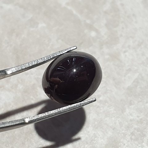 Granat gwiaździsty kaboszon 14x12 mm nr 166