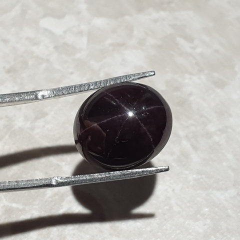 Granat gwiaździsty kaboszon 14x12 mm nr 205