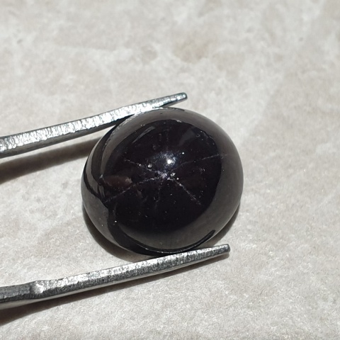 Granat gwiaździsty kaboszon 14x12 mm nr 267