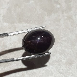 Granat gwiaździsty kaboszon 15x11 mm nr 193