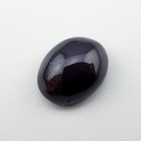 Granat gwiaździsty kaboszon 15x12 mm nr 132