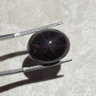 Granat gwiaździsty kaboszon 15x12 mm nr 134