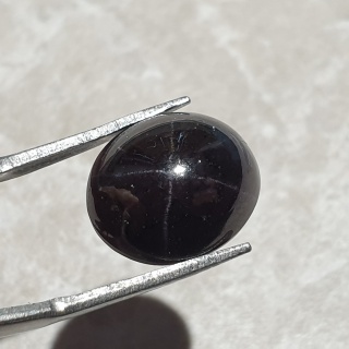 Granat gwiaździsty kaboszon 15x12 mm nr 138