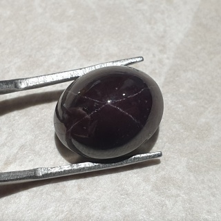 Granat gwiaździsty kaboszon 15x12 mm nr 287