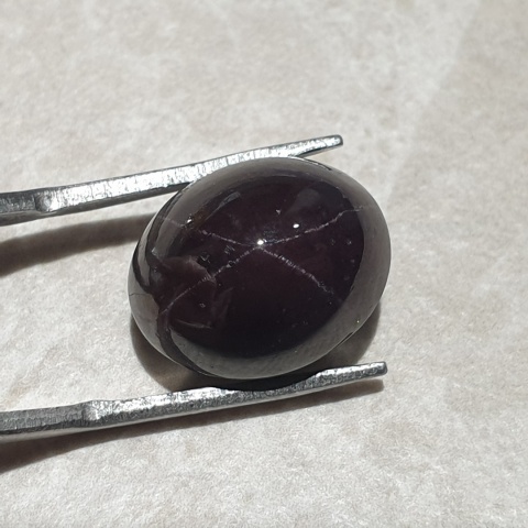 Granat gwiaździsty kaboszon 15x12 mm nr 287