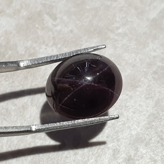 Granat gwiaździsty kaboszon 15x13 mm nr 173