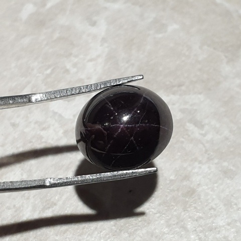 Granat gwiaździsty kaboszon 15x13 mm nr 198