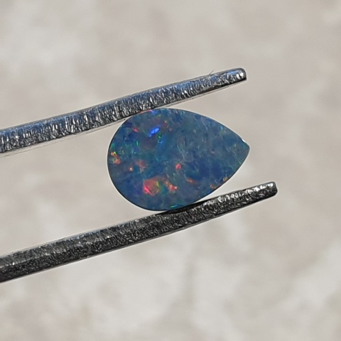 Opal australijski doublet 7x5 mm nr 104