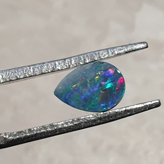 Opal australijski doublet 7x5 mm nr 105