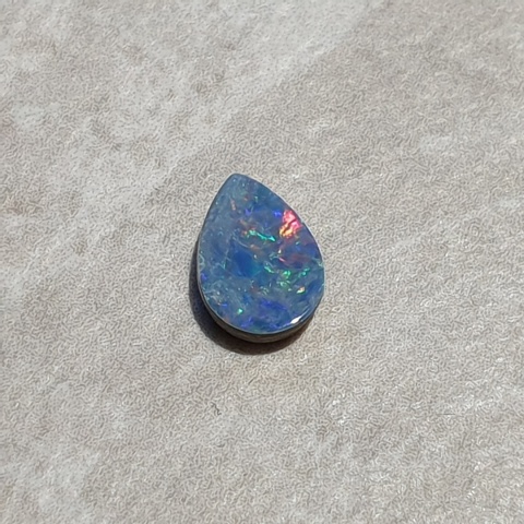 Opal australijski doublet 7x5 mm nr 106