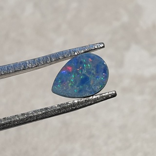 Opal australijski doublet 7x5 mm nr 106