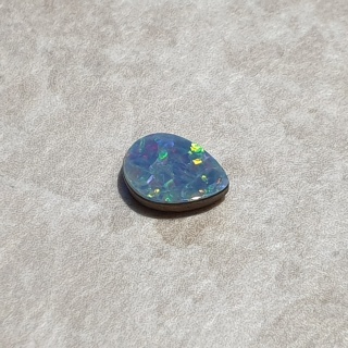 Opal australijski doublet 7x5 mm nr 108