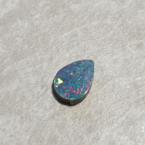 Opal australijski doublet 7x5 mm nr 109