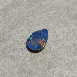Opal australijski doublet 7x5 mm nr 110