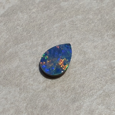Opal australijski doublet 7x5 mm nr 110