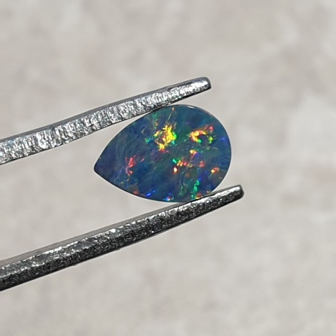 Opal australijski doublet 7x5 mm nr 110