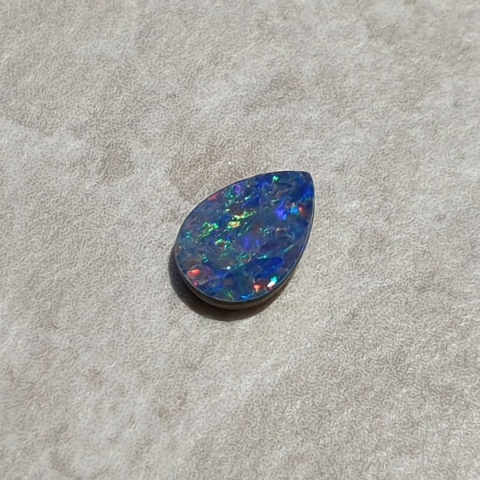 Opal australijski doublet 7x5 mm nr 111