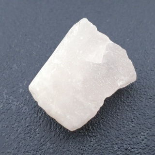 Kwarc różowy bryłka z dziurką 22x21 mm nr 151