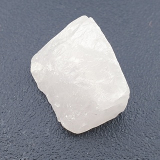 Kwarc różowy bryłka z dziurką 22x22 mm nr 147