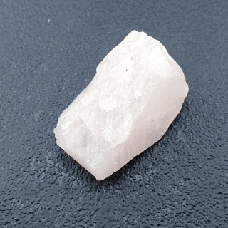 Kwarc różowy bryłka z dziurką 23x14 mm nr 130