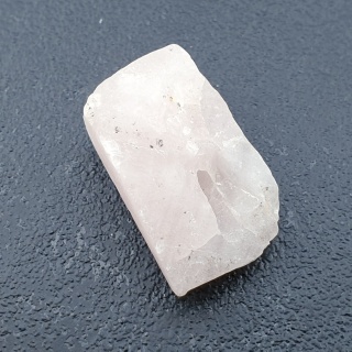 Kwarc różowy bryłka z dziurką 23x14 mm nr 130