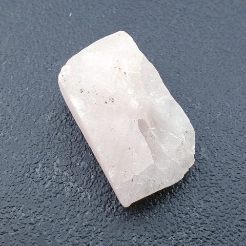 Kwarc różowy bryłka z dziurką 23x14 mm nr 130