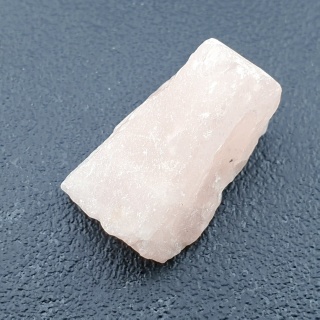 Kwarc różowy bryłka z dziurką 23x14 mm nr 153