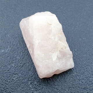 Kwarc różowy bryłka z dziurką 23x14 mm nr 153