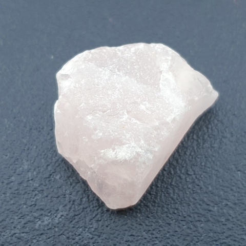 Kwarc różowy bryłka z dziurką 24x22 mm nr 150