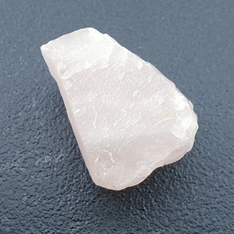 Kwarc różowy bryłka z dziurką 24x22 mm nr 150