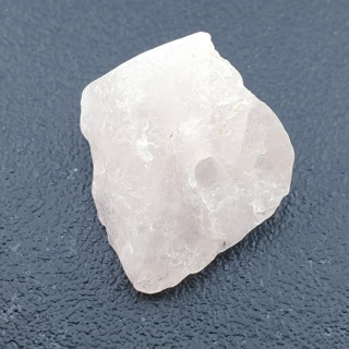 Kwarc różowy bryłka z dziurką 25x17 mm nr 155