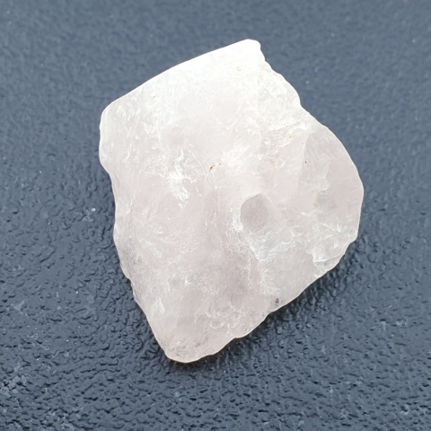 Kwarc różowy bryłka z dziurką 25x17 mm nr 155