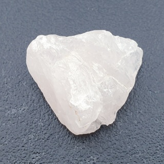 Kwarc różowy bryłka z dziurką 25x21 mm nr 154