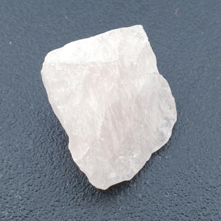 Kwarc różowy bryłka z dziurką 25x22 mm nr 149