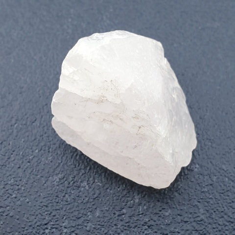 Kwarc różowy bryłka z dziurką 27x20 mm nr 131