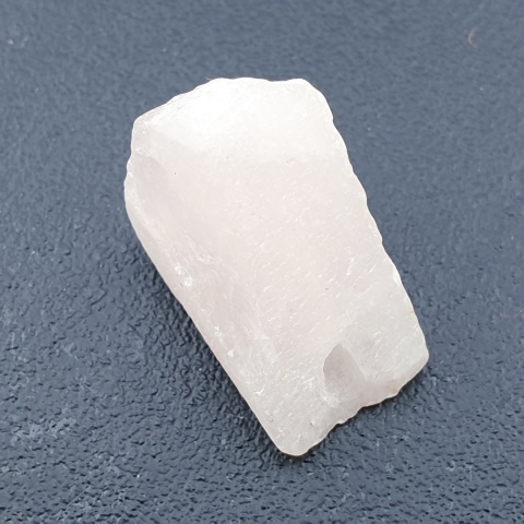 Kwarc różowy bryłka z dziurką 27x20 mm nr 146