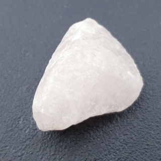 Kwarc różowy bryłka z dziurką 29x20 mm nr 144