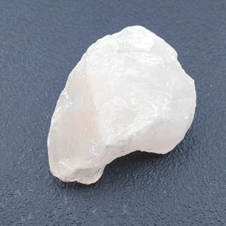 Kwarc różowy bryłka z dziurką 29x23 mm nr 139