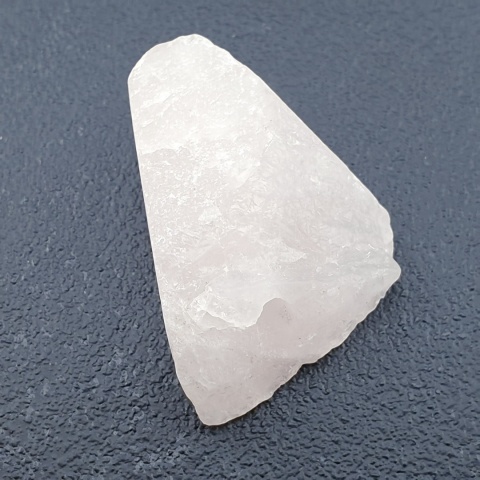 Kwarc różowy bryłka z dziurką 32x11 mm nr 134